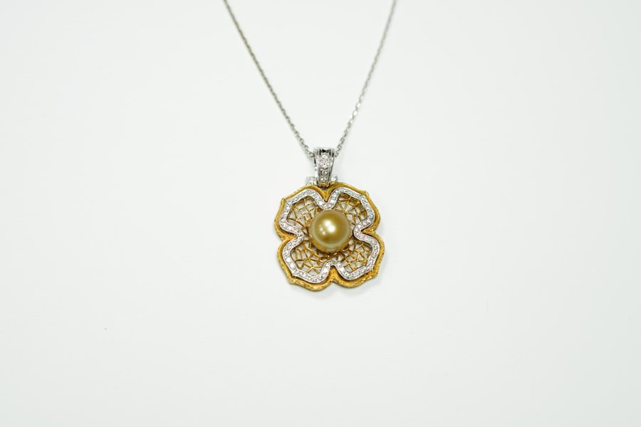 Aria Solitaire Pendant