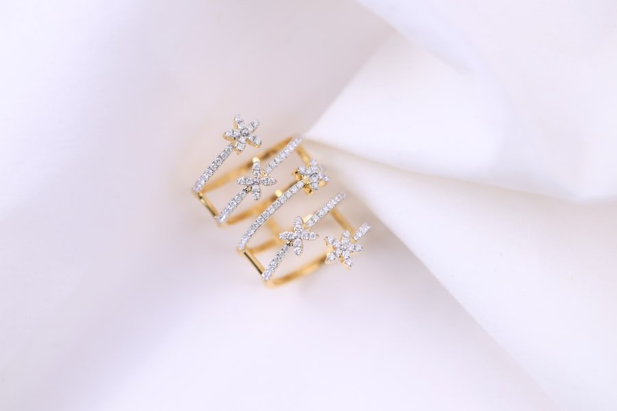 Meera Adjustable Band